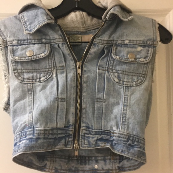 HOODED DENIM VEST - Picture 3 of 7